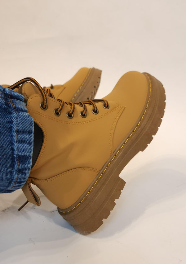 Bota rebel