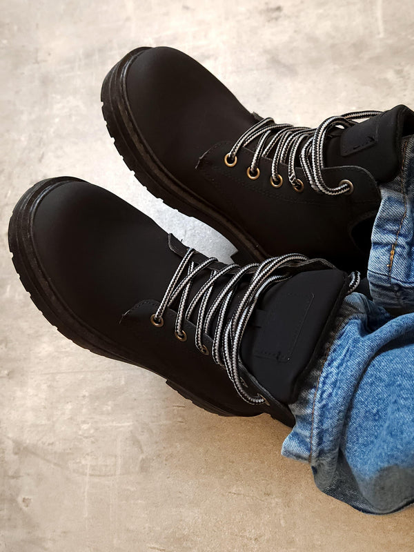 Bota rebel
